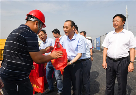 宜春市委書記于秀明深入國軒高科宜春項目建設基地送清涼